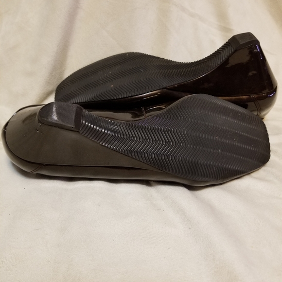 Shoes - Picture 4 of 5